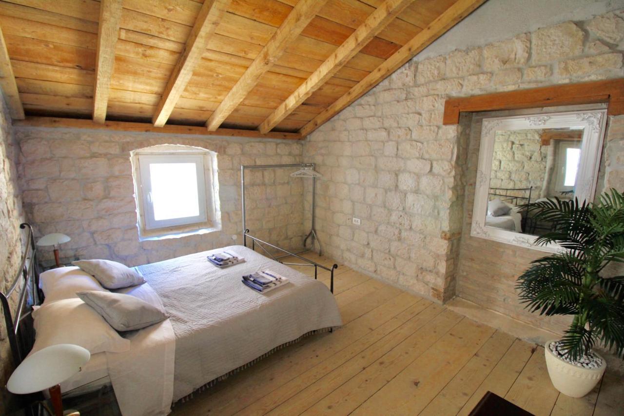 Town House In The Centre Of Historic Trogir Villa Exterior foto