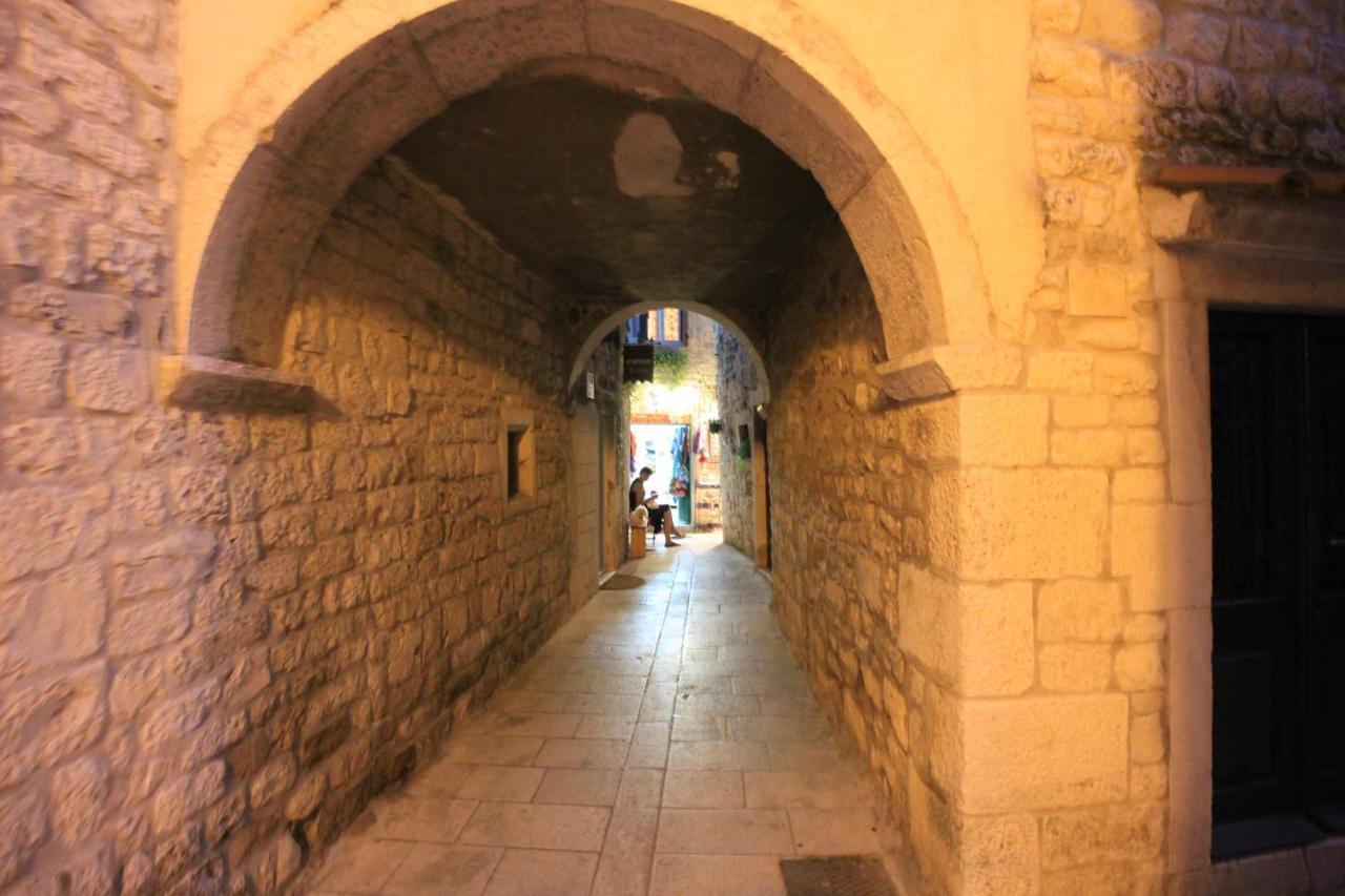 Town House In The Centre Of Historic Trogir Villa Exterior foto