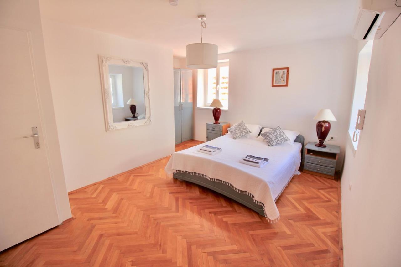 Town House In The Centre Of Historic Trogir Villa Exterior foto