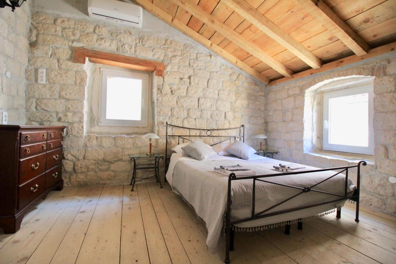 Town House In The Centre Of Historic Trogir Villa Exterior foto